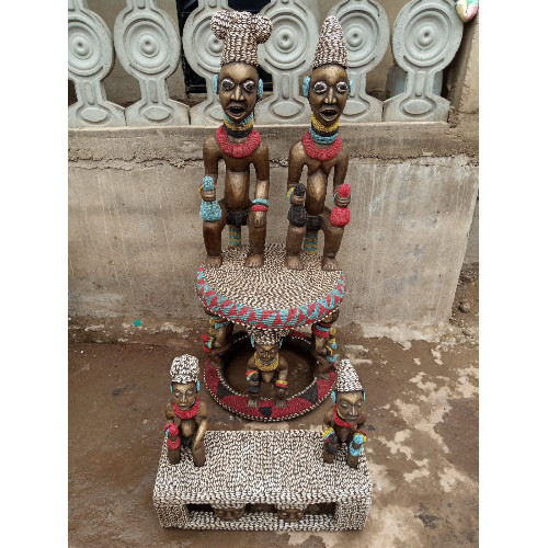TRONE ROYALE