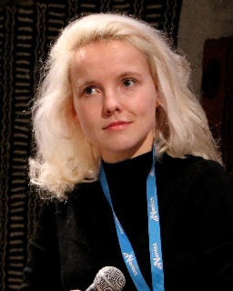 Cécile Coulon : l'écrivaine des volcans qui écrit depuis toujours et refuse de partir