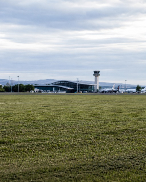 Crash d'un avion de voltige à l'aéroport de Clermont-Ferrand : le pilote de 54 ans décédé, une enquête ouverte