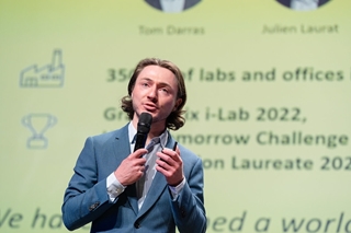 AQADOC : distributed quantum algorithms for the Energy sector
