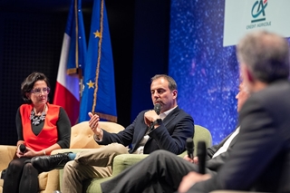 How can a group like Crédit Agricole contribute to the development of the quantum ecosystem?