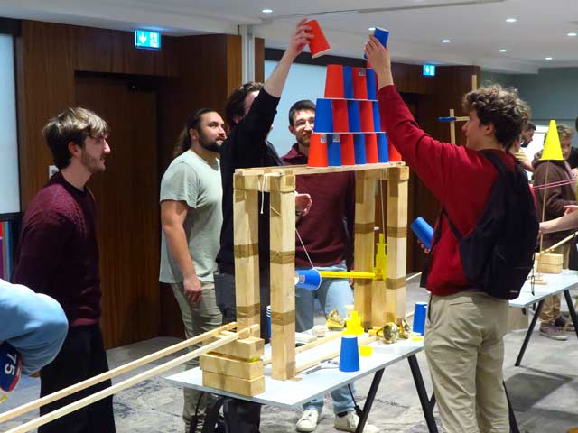 Team building réaction en chaîne : collaborez pour une réussite commune