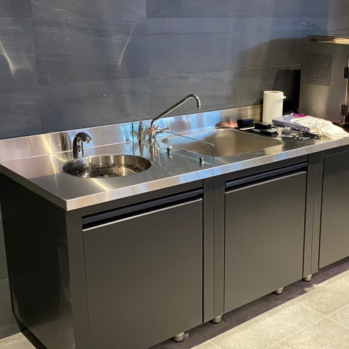 Meuble inox peint arrière stand