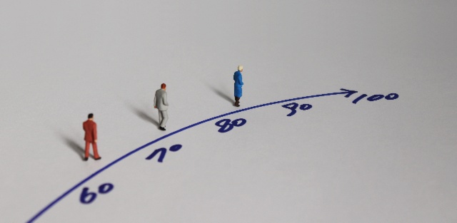 Expérimenter, Évaluer, Déployer : le rôle des Gérontopôles dans l'innovation de la transition démographique