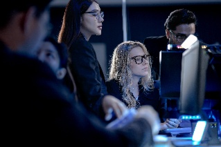 Traumatisme vicariant : le mal silencieux qui ronge les cyber-analystes