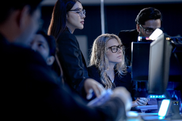 Traumatisme vicariant : le mal silencieux qui ronge les cyber-analystes