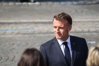 Emmanuel Macron veut protéger les infrastructures critiques et la BITD