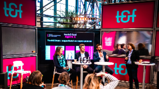 Tech&Com: superficial or super-powered