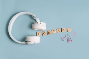 Les fondamentaux pour pérenniser votre podcast, par Safia Gourari