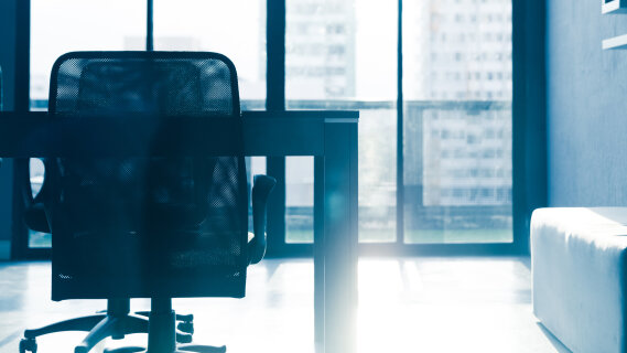 L’empreinte carbone des bureaux vacants en France estimée à 750 000 vols Paris-New-York par an