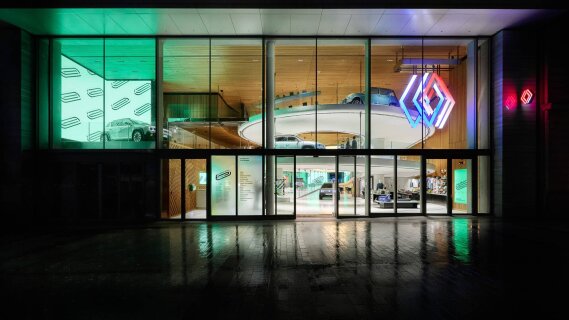 Renault réinvente l'identité de son flagship des Champs-Élysées 