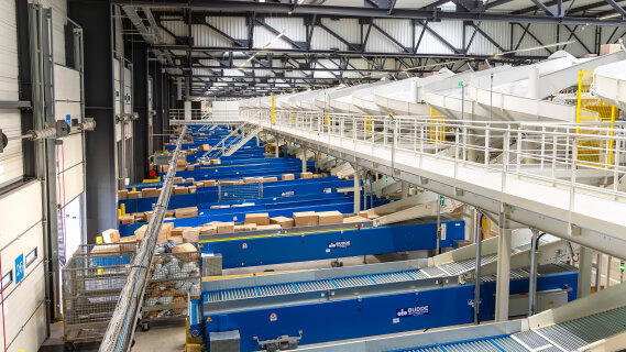 Chronopost voit la vie en rose avec son hub logistique d'Aulnay-sous-Bois