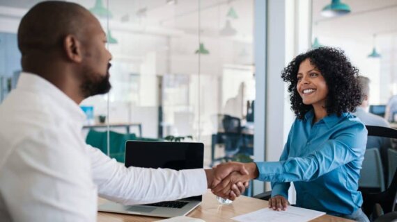 Recrutement, fidélisation et salaires : les priorités RH 2023 dans un marché du travail en évolution