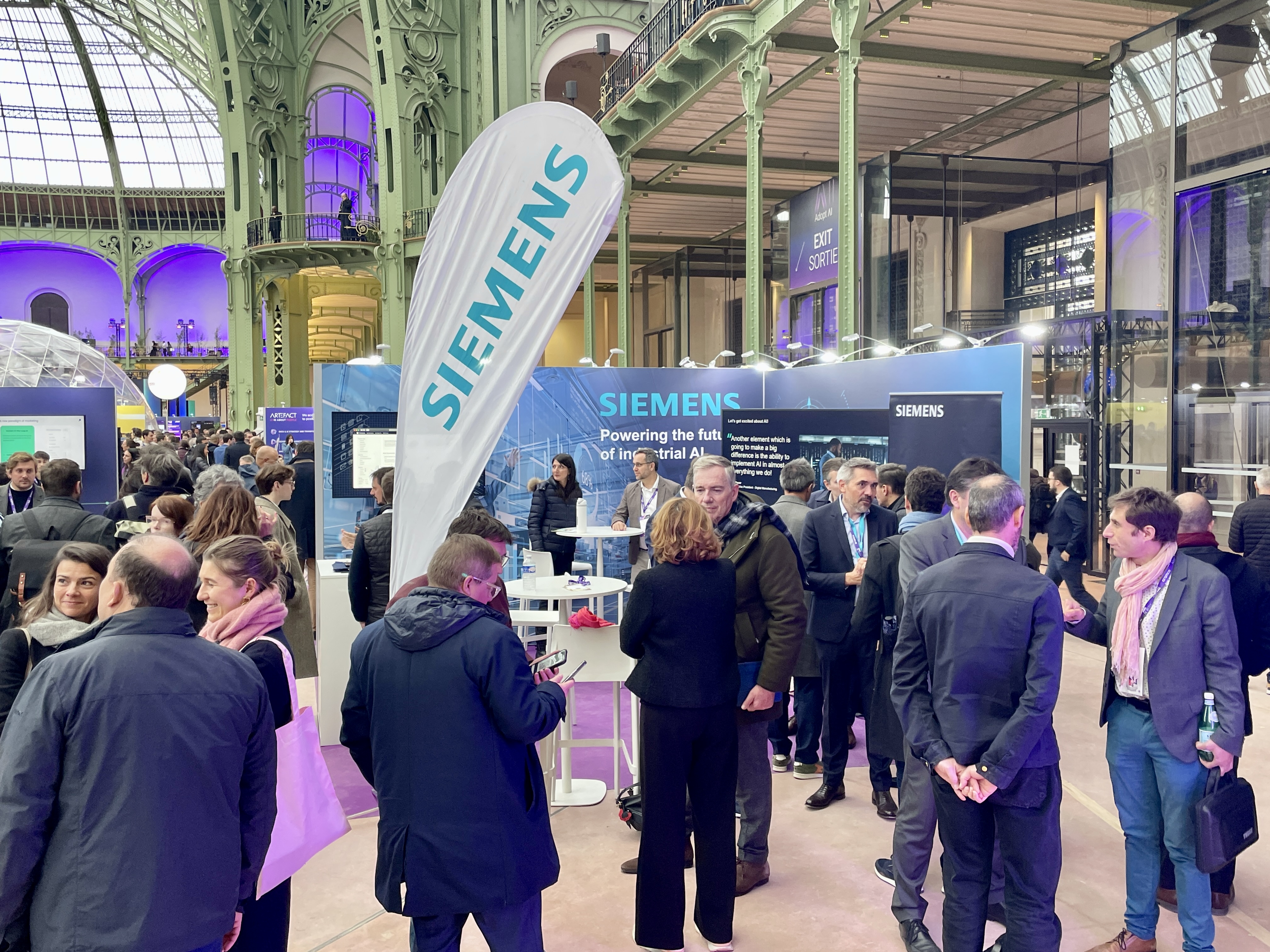 Twin+ jumeau numerique IA industrielle entretien Gerhard Kreß Siemens AdoptAI stand siemens