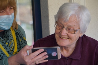 Le métier d’assistant de vie au domicile des particuliers Salon des Seniors