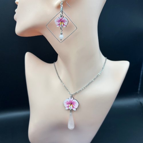 Bijoux en bois peint