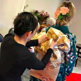 Démonstration d’habillage de Kimono