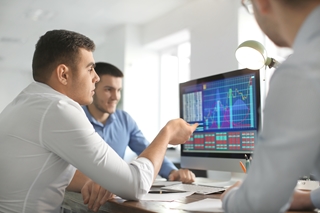 Comment utiliser les données pour optimiser les stratégies de vente et de marketing
