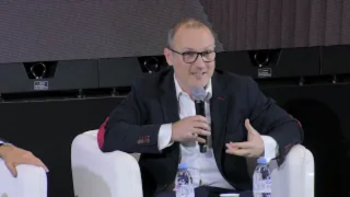 Closing the digital gap with connected stores