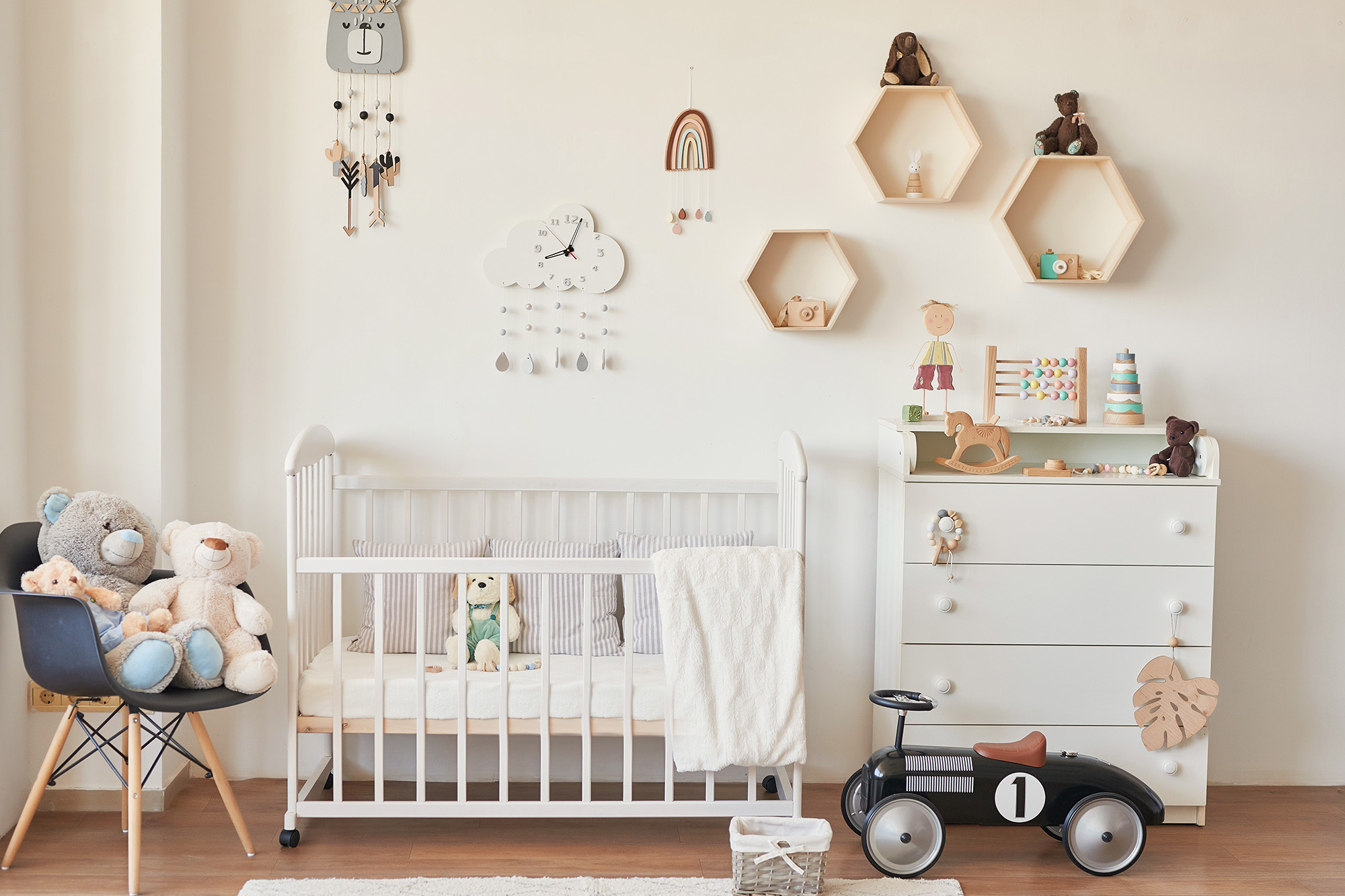 Chambre bébé : quels sont les indispensables ?
