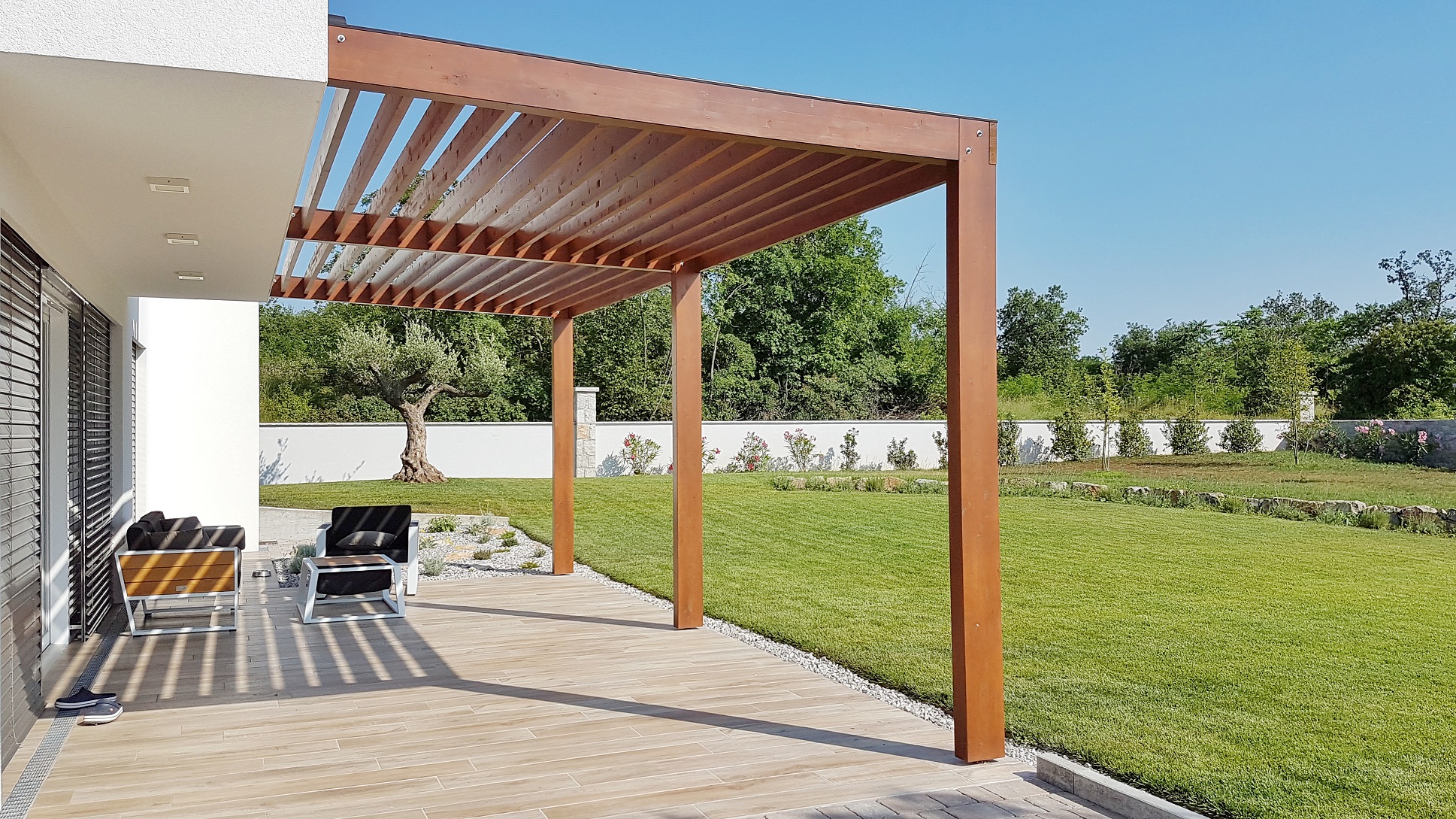 Véranda, store banne ou pergola ?