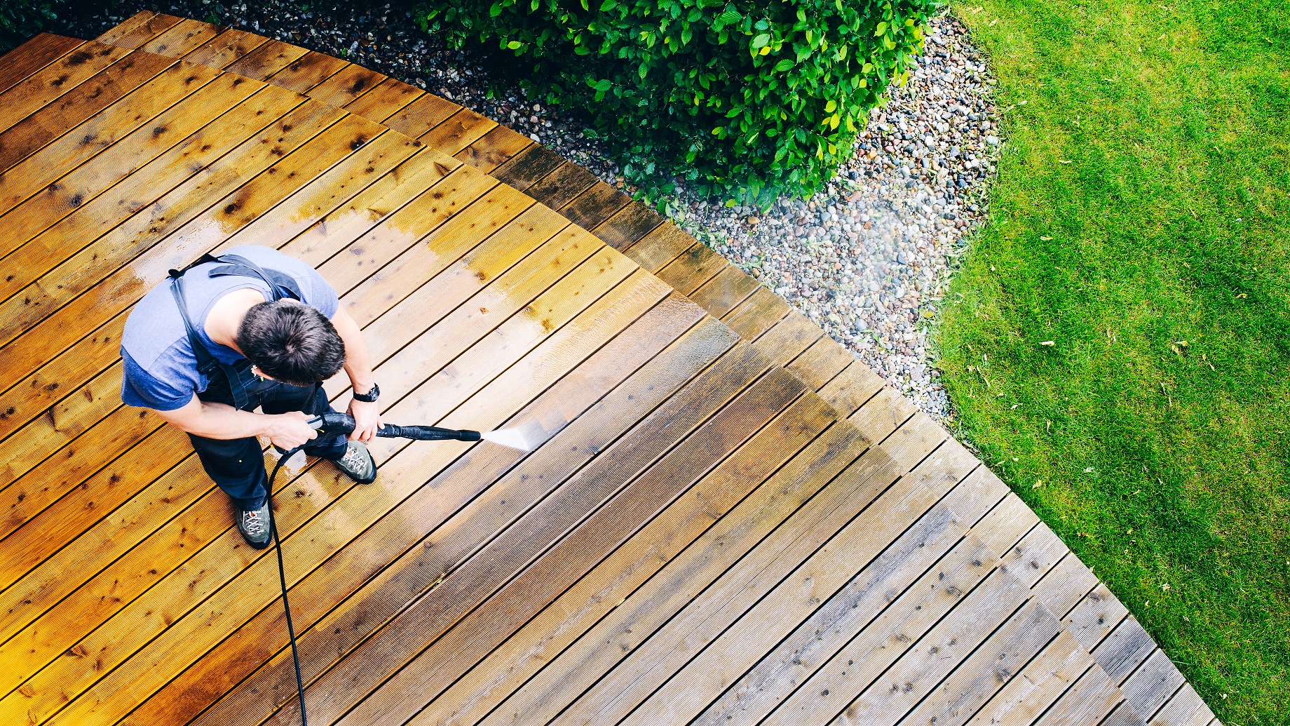 Comment nettoyer une terrasse : les meilleures méthodes