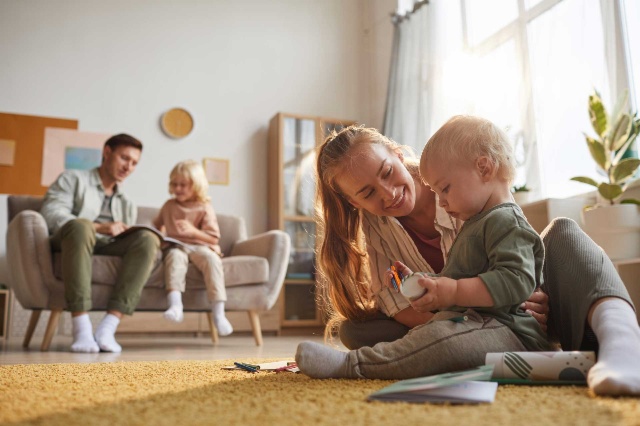 Confort d’été dans le logement : réduire la surchauffe sans climatisation grâce aux solutions passives qui fonctionnent vraiment