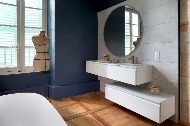 Bois ou carrelage pour le sol de la salle de bain ?
