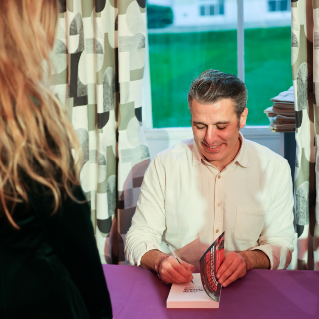 Book Signing - Adrien Chaltiel: Investir en entreprise, toutes les clés pour se lancer